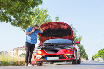 man with car broke down asking for help with phone