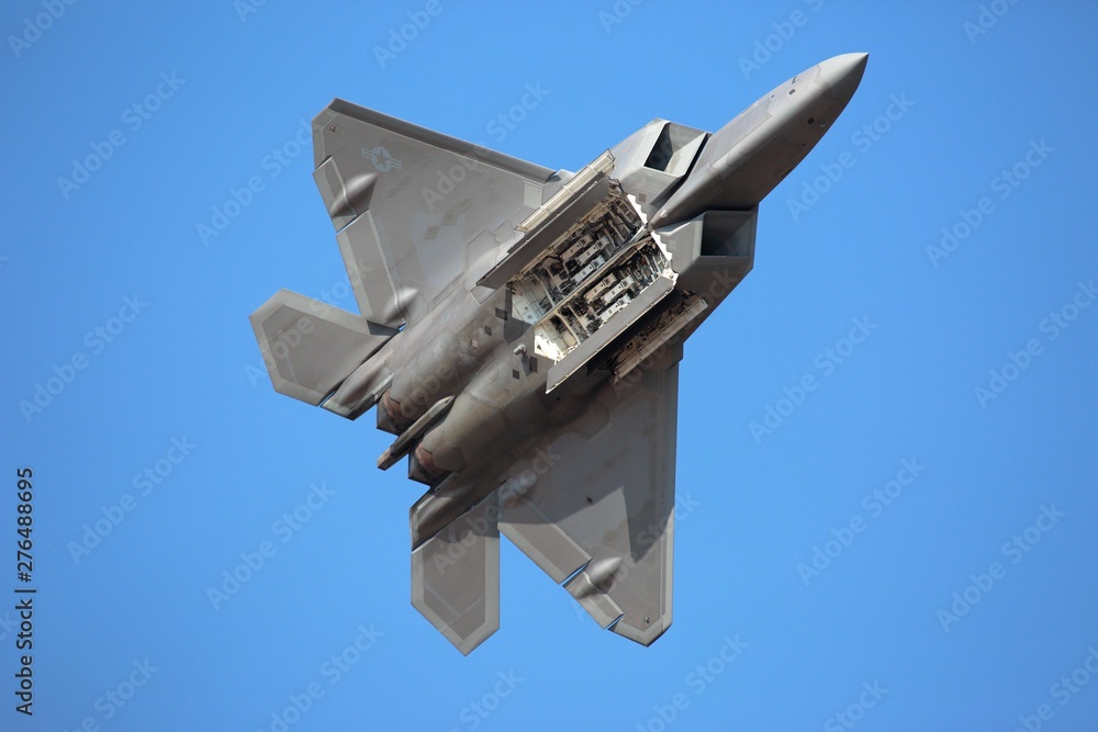 Hillsboro, Oregon \ USA - 21 September 2014: A US Air Force F-22 Raptor performs a demo at airshow with open internal weapon bay - obrazy, fototapety, plakaty 