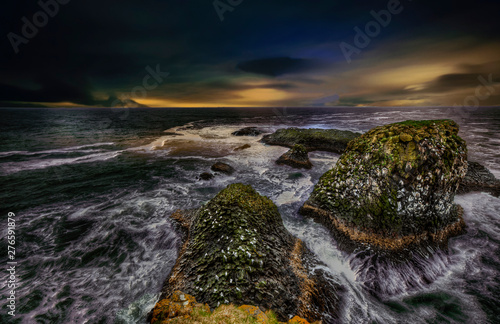 Fotomural Cliffs in Gatklettur - sunset in Iceland
