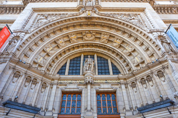 Canvas Print - Victoria and Albert Museum in London, UK