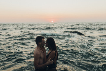 Wall Mural - lovely couple kissing in the sea