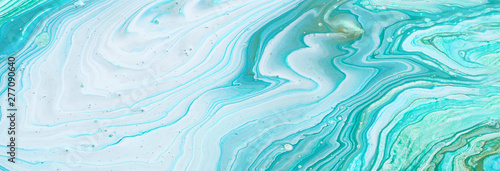 Plakaty turkusowe  fotografia-abstrakcyjnego-tla-z-efektem-marmuru-niebieskie-mietowe-zlote-i-biale-kreatywne-kolory