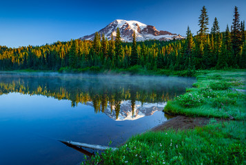 Wall Mural - Mt. Rainier Sunrise