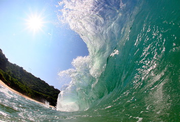 Shorebreak wave