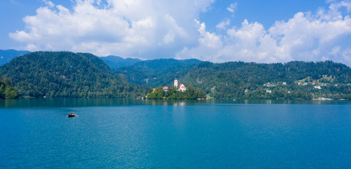 Wall Mural - lac de Bled en Slovénie, vue aérienne