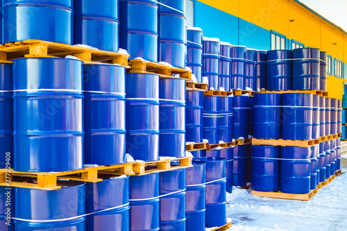 Fotomural Plastic containers palletized near the stock