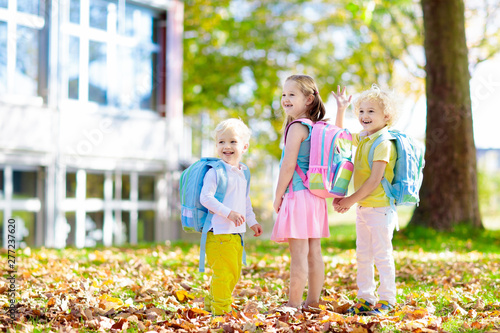 Fotografía Kids go back to school. Child at kindergarten.