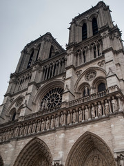 Canvas Print - Fragment of the front elevation with the entrance to the Notre Dame cathedral in Paris