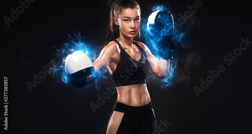 Dekoracja na wymiar  sportowiec-kobieta-bokser-walczacy-w-rekawiczkach-na-czarnym-tle-koncepcja-boksu-i-fitness