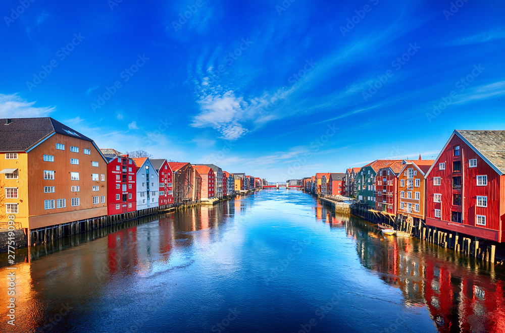 Colorful houses over water in Trondheim city - Norway - obrazy, fototapety, plakaty 