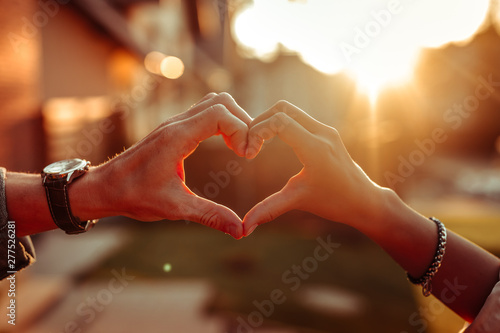 Fotomural Lovely couple having strong feeling to each other