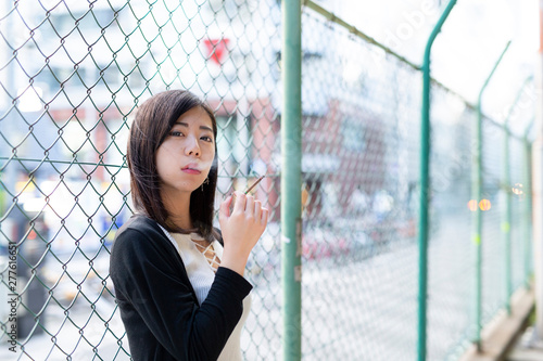 喫煙する若い日本人女性 Stock Photo Adobe Stock 喫煙する若い日本人女性 Stock Photo Adobe Stock