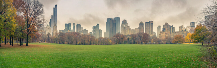 Fototapete - Central park at rainy day, New York City, USA
