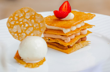 Canvas Print - dessert feuilleté et boule de glace 