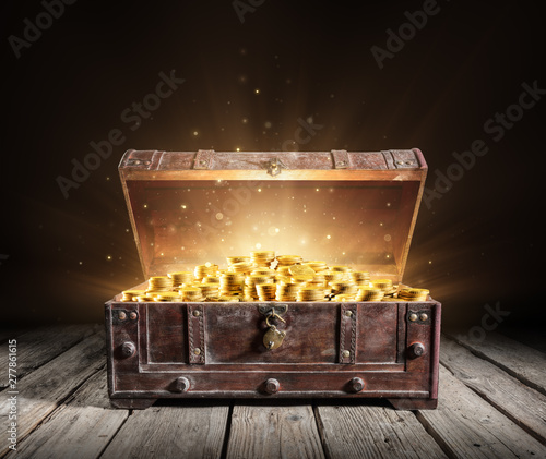 Fotomural Treasure Chest - Open Ancient Trunk With Golden Coins