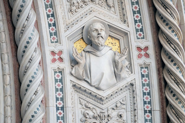 Wall Mural - Florentine Saints, Portal of Cattedrale di Santa Maria del Fiore (Cathedral of Saint Mary of the Flower), Florence, Italy 