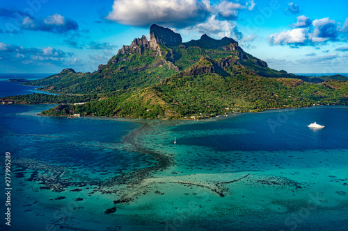 Cuadros en Lienzo Bora Bora French Polynesia Paradise Island aerial view panorama