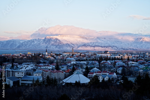 Fotomural Beautiful mountain view over Reykjavik city during sunsetin winter with view fro
