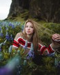 © Polliana Carvalho/Scopio - woman surrounded by flowers