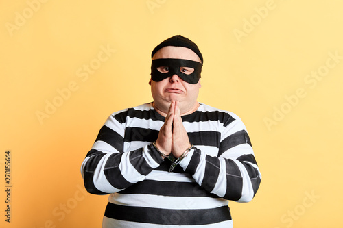 Cuadros en Lienzo unhappy frightened man with keeping palm together, Don't arrest me
