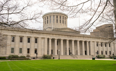 Wall Mural - The Ohio Statehouse Grounds in the Downtown Urban Core of Columbus