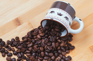 Wall Mural - Dark roasted coffee bean on wooden table