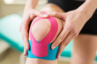 © baranq - Kinesiotaping - knee