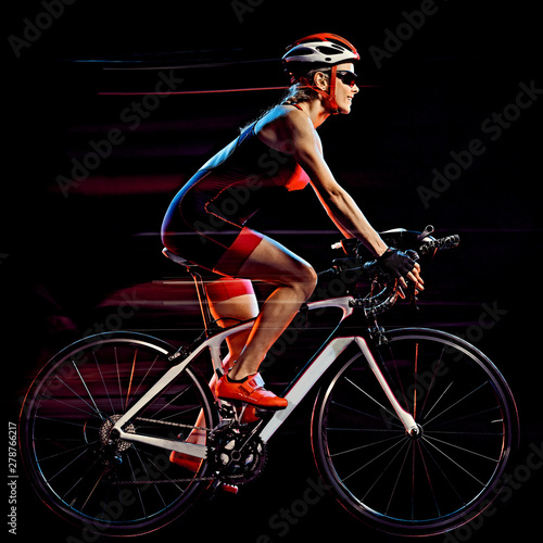 Dekoracja na wymiar  plakat-na-wymiar-jedna-kobieta-rasy-kaukaskiej-triathlonista-triathlonista-rowerzysta-kolarstwo