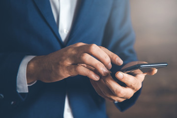 man hand holding smart phone