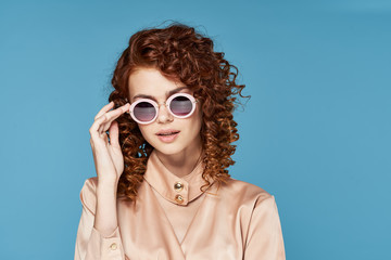 Canvas Print - young woman with sunglasses