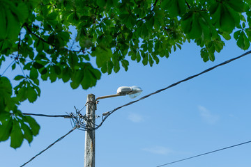 Lamp post with many cables that run in different directions