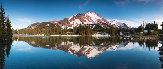Wall Mural - at 10,492 feet high, mt jefferson is oregon's second tallest mountain.mount jefferson wilderness are