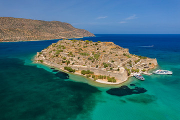 Canvas Print - Aerial view of tourist boats on the ruins of the fortress and former leper colony island of Spingalonga (Elounda, Crete, Greece)