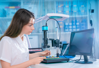 Canvas Print - Woman worker in laboratory of electronics devices
