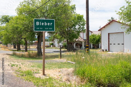 Fotomural Welcome sign to Bieber CA (formerly Chalk Ford), a small rural town in Lassen Co