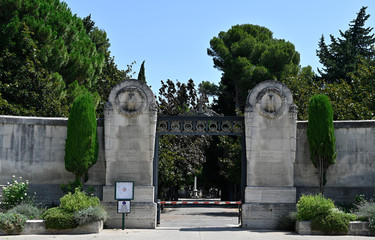 Wall Mural - Cimetière de Saint -Véran  Avignon Vaucluse