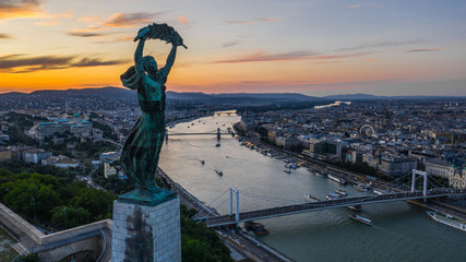 Canvas Print - Liberty Statue in Budapest