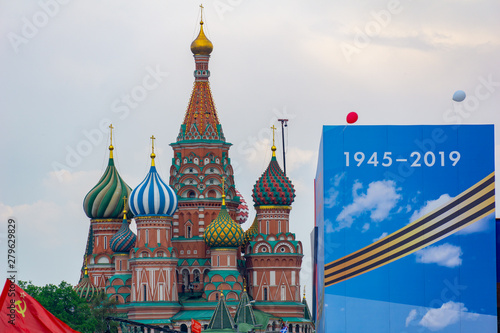 Cuadros en Lienzo MOSCOW, RUSSIA - MAY 9, 2019: Immortal regiment procession in Victory Day