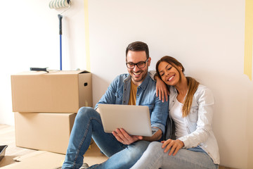 Happy couple moving-in in apartment.