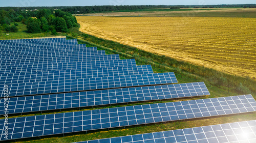Fotografía Aerial shot top view of solar panel photovoltaic farm