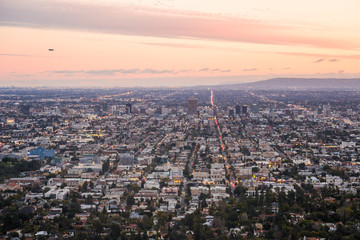 Wall Mural - View over Los Angeles city from Griffith hills in the evening