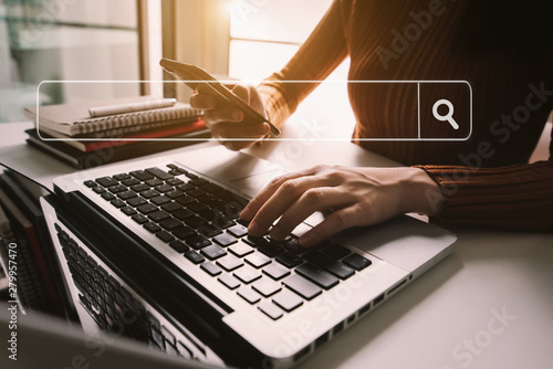 Fotografía Searching Browsing Internet Data Information with blank search bar