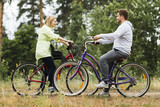Fototapeta Przeznaczenie - Sideways happy couple on bicycles
