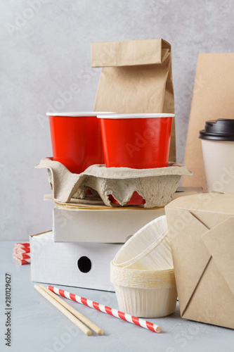 Kraft paper eco-friendly food packaging and tableware.