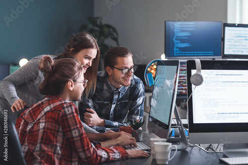Cuadros en Lienzo Team of programmers working in office
