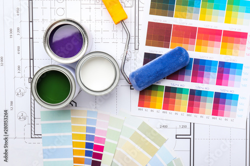 Fotomural Cans of paint with roller, palette samples and house plan