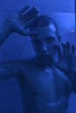 Fototapeta Sport - mężczyzna pod prysznicem