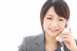 © UTS - 通話しているビジネスウーマン