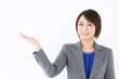 © UTS - 案内するビジネスウーマン