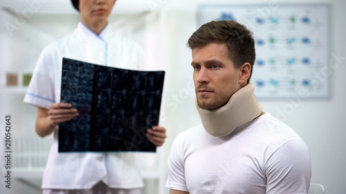 Fotografía Upset male in foam cervical collar on examination, received bad diagnosis